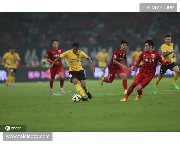 2016年恒大与重庆的巅峰对决回顾及精彩瞬间分析