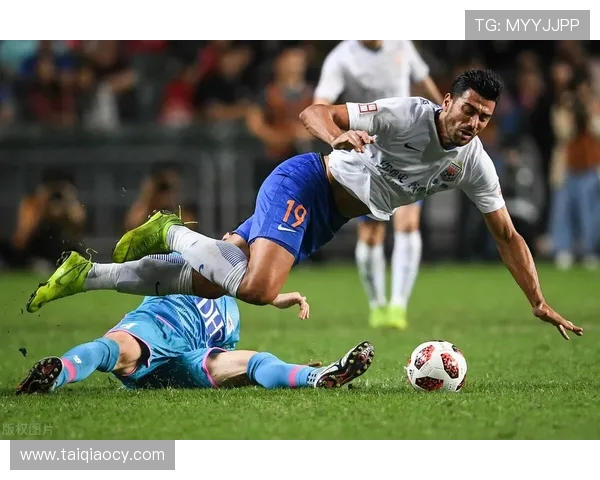 不死鸟与长崎的激烈对决揭示了足球的激情与荣耀之路