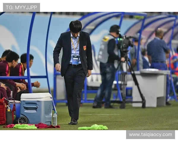 中国足球迎战乌兹别克斯坦全力争胜期待精彩对决与激情瞬间 中国足球迎战乌兹别克斯坦全力争胜期待精彩对决与激情瞬间