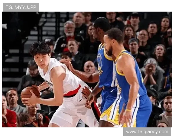 勇士与开拓者精彩对决瞬间回顾，篮球场上的激情与荣耀交织