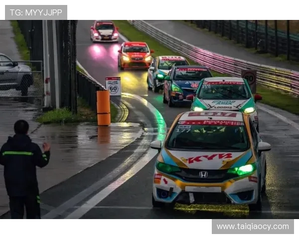 上海足球队耐力解析：在联赛中展现出的坚韧与拼搏精神