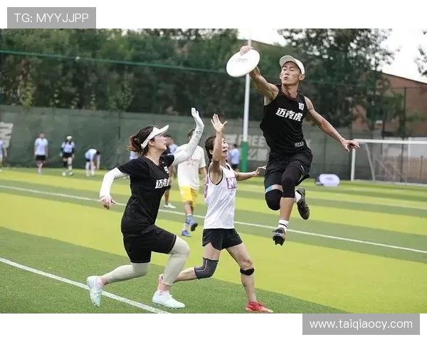 成都飞盘队在滑板精英赛中以87分稳居积分榜首位